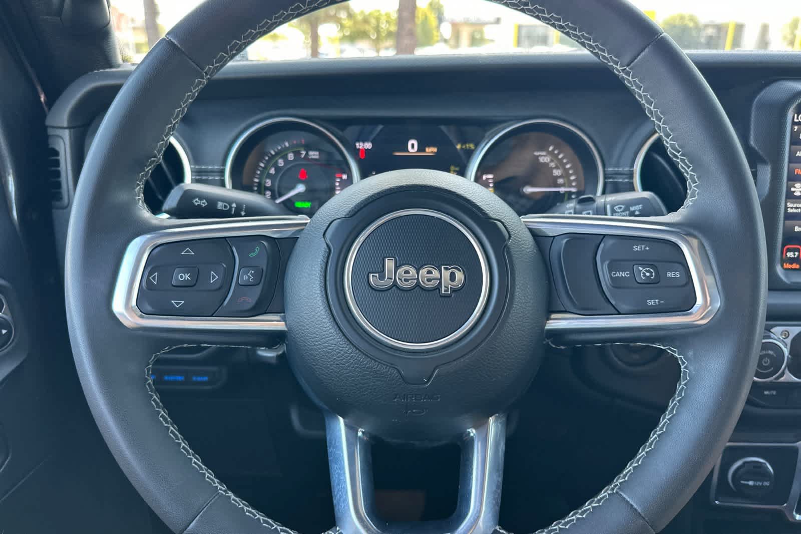 Used 2023 Jeep Wrangler Unlimited Sahara AWD/4WD image 25