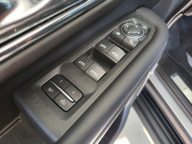 Used 2023 Chevrolet Suburban Premier AWD/4WD image 24