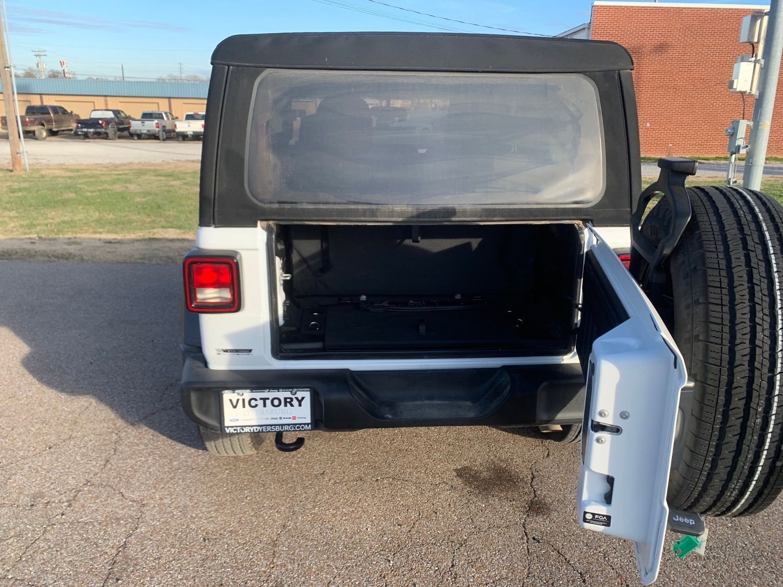 Used 2024 Jeep Wrangler Sport image 25