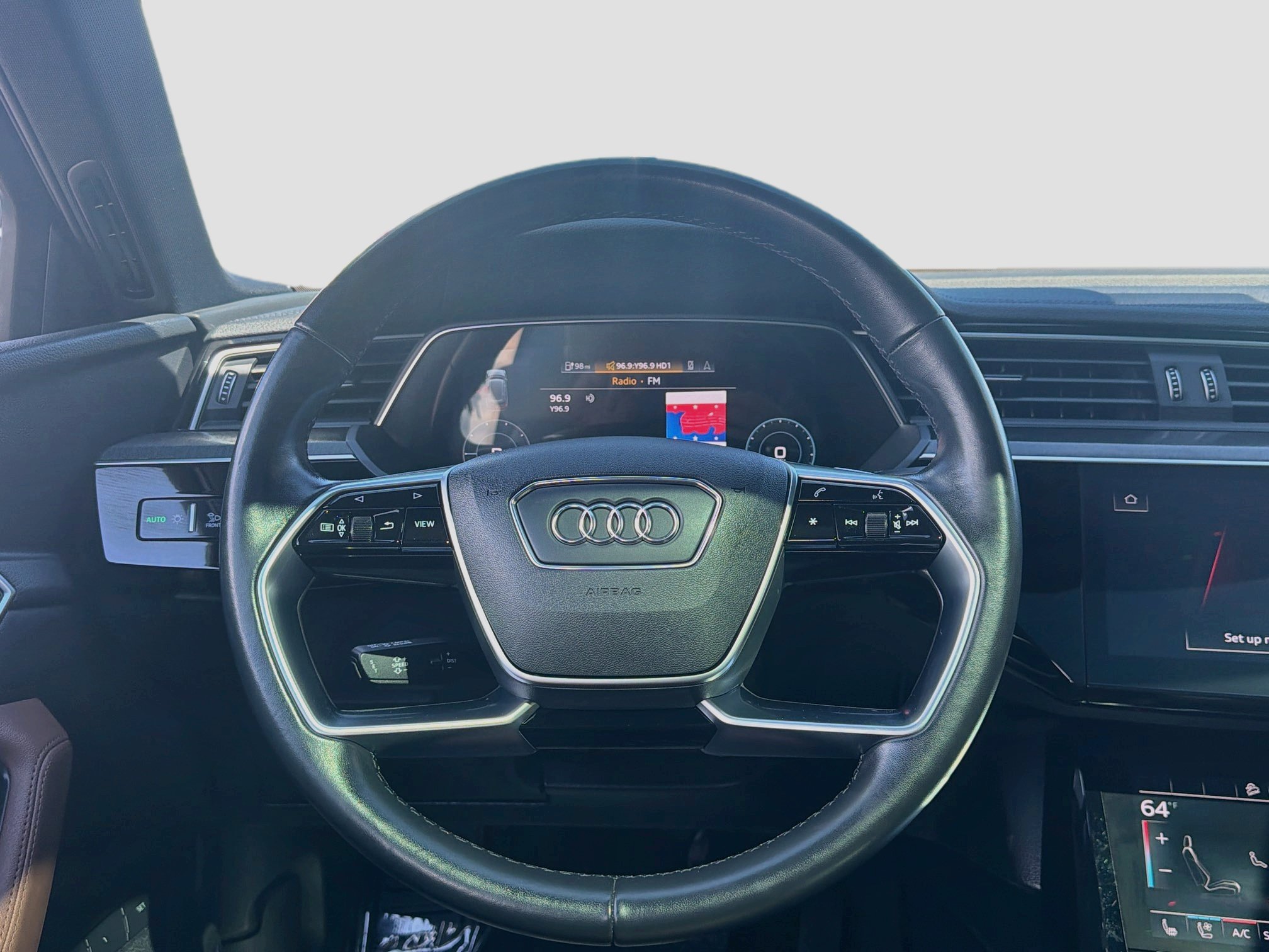 Used 2022 Audi e-tron Premium Plus AWD/4WD image 18