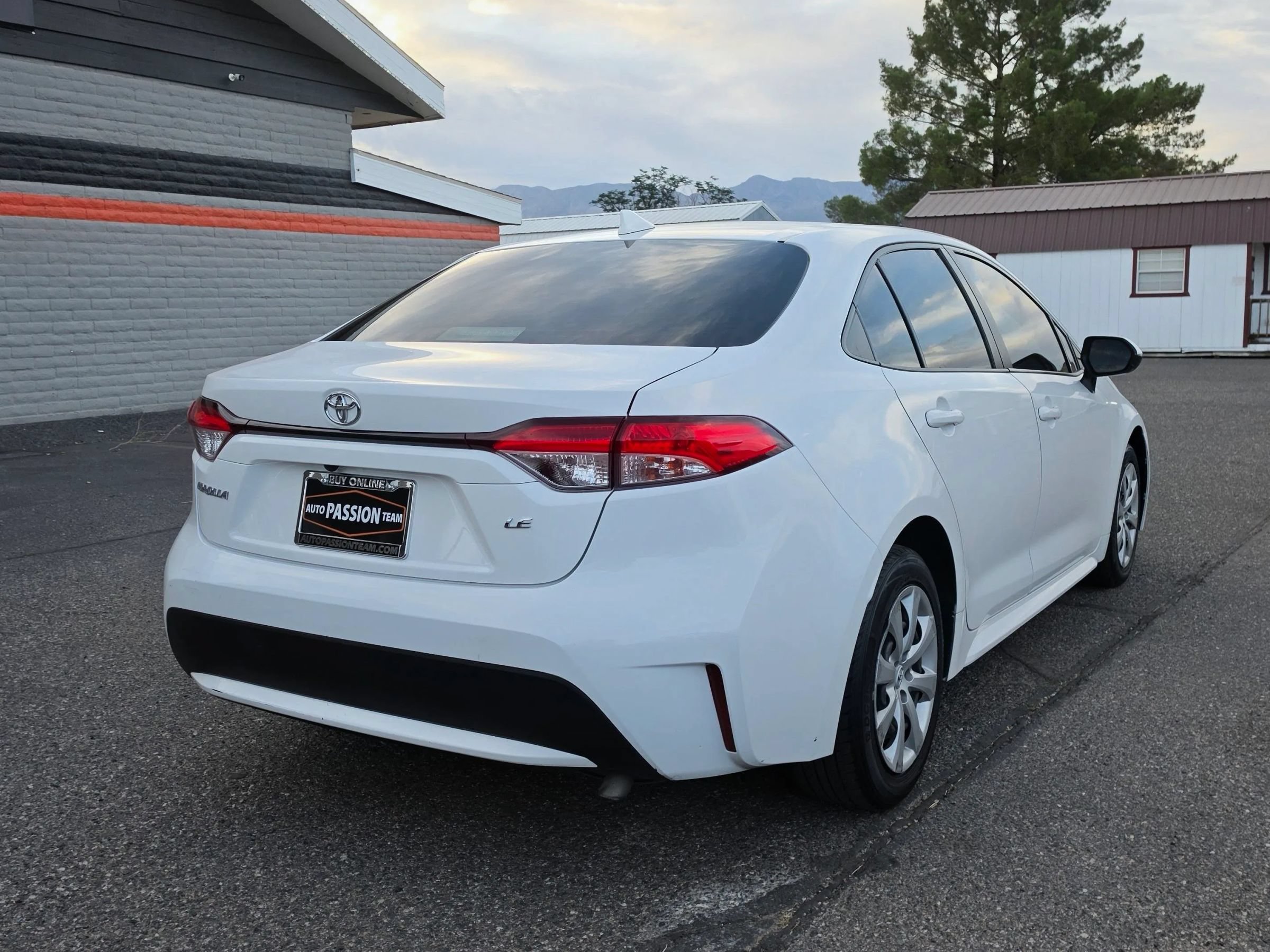 Used 2021 Toyota Corolla LE w/ Carpet Mat Package (TMS) FWD image 5