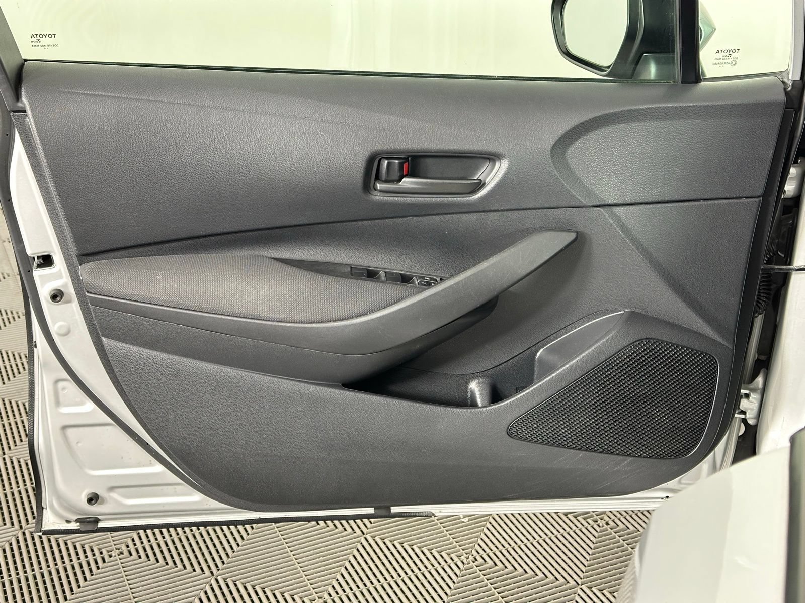 Used 2024 Toyota Corolla LE FWD image 31