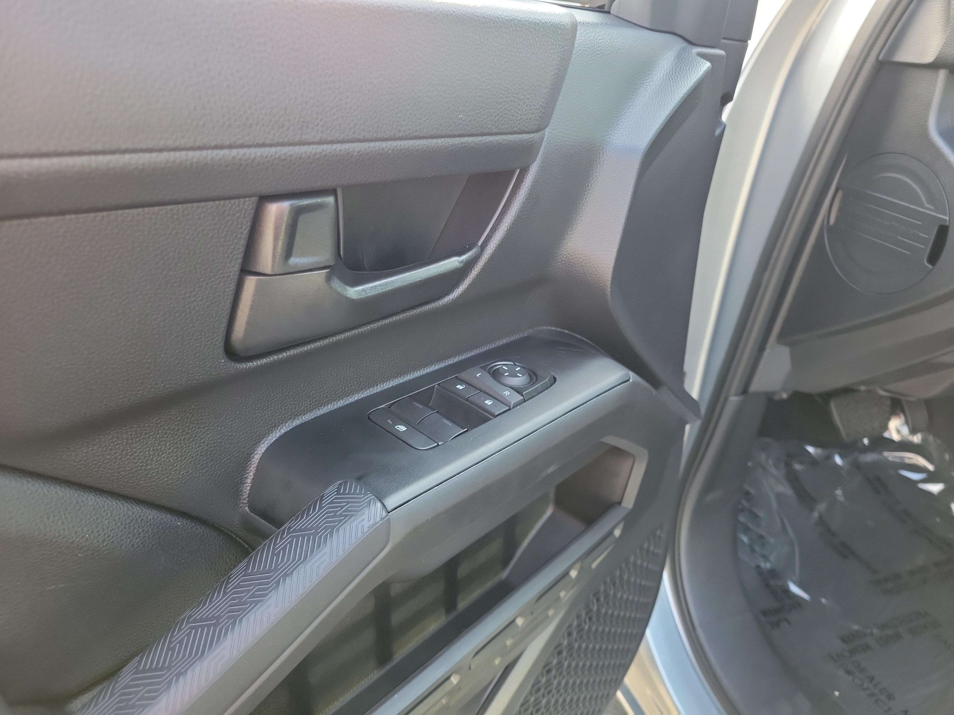 Used 2025 Toyota Tacoma SR AWD/4WD image 12