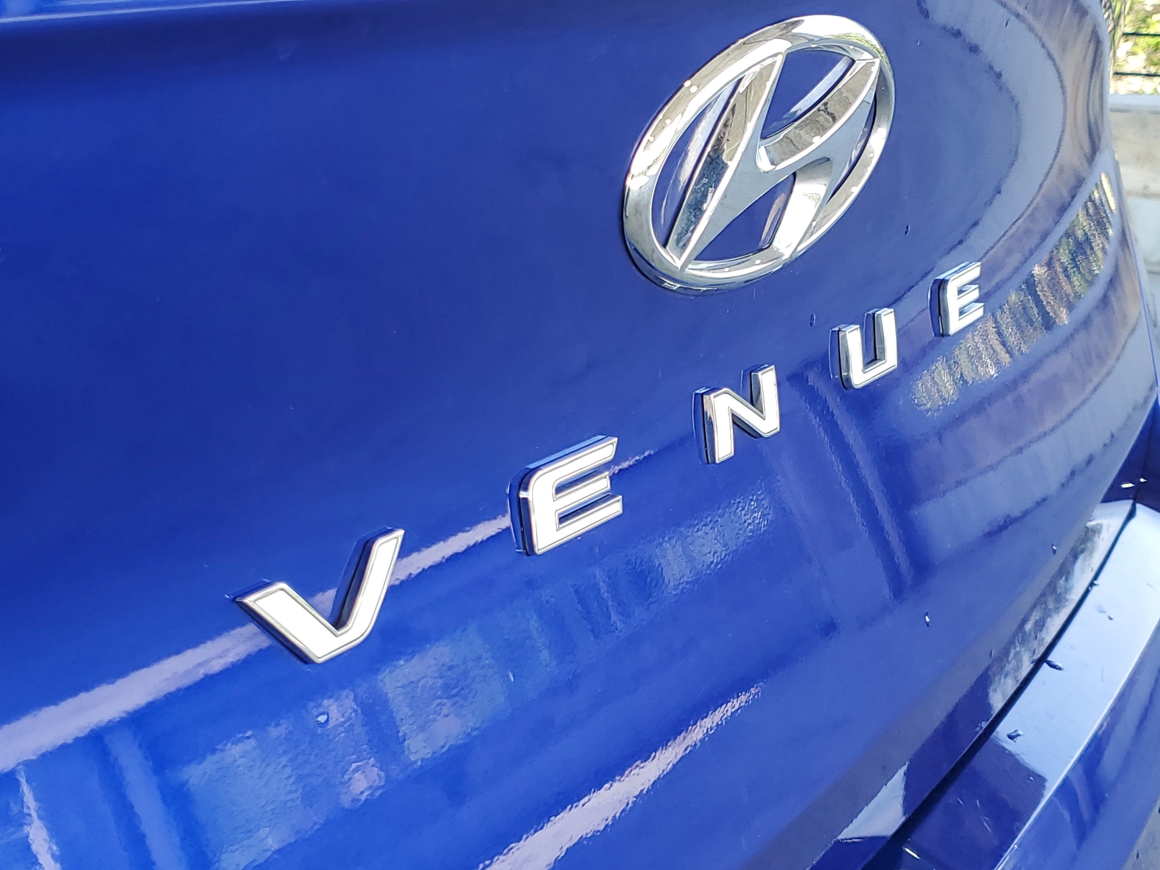 Used 2024 Hyundai Venue SEL FWD image 5