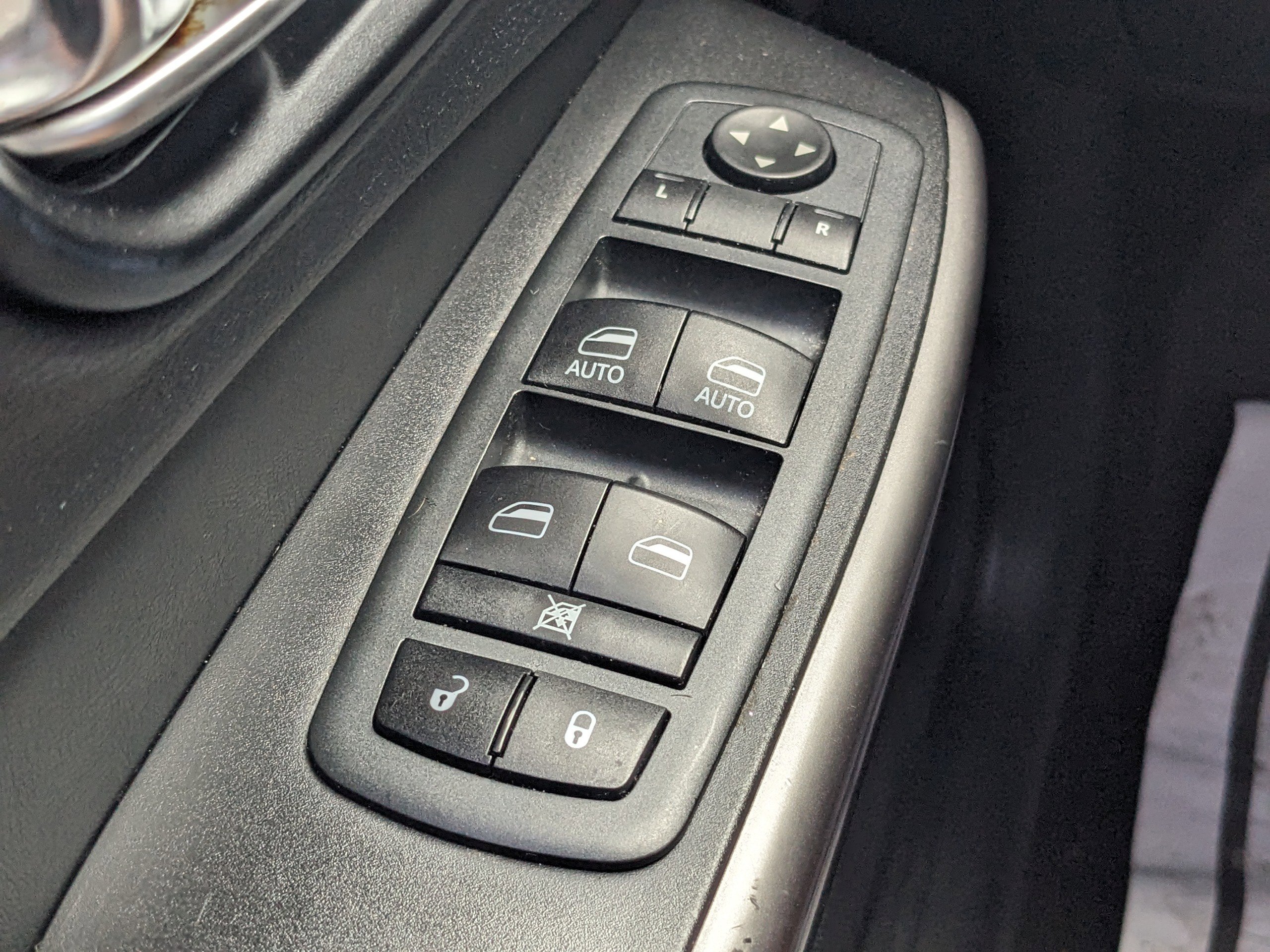 Used 2021 Jeep Cherokee Latitude Lux w/ Comfort/Convenience Group image 18