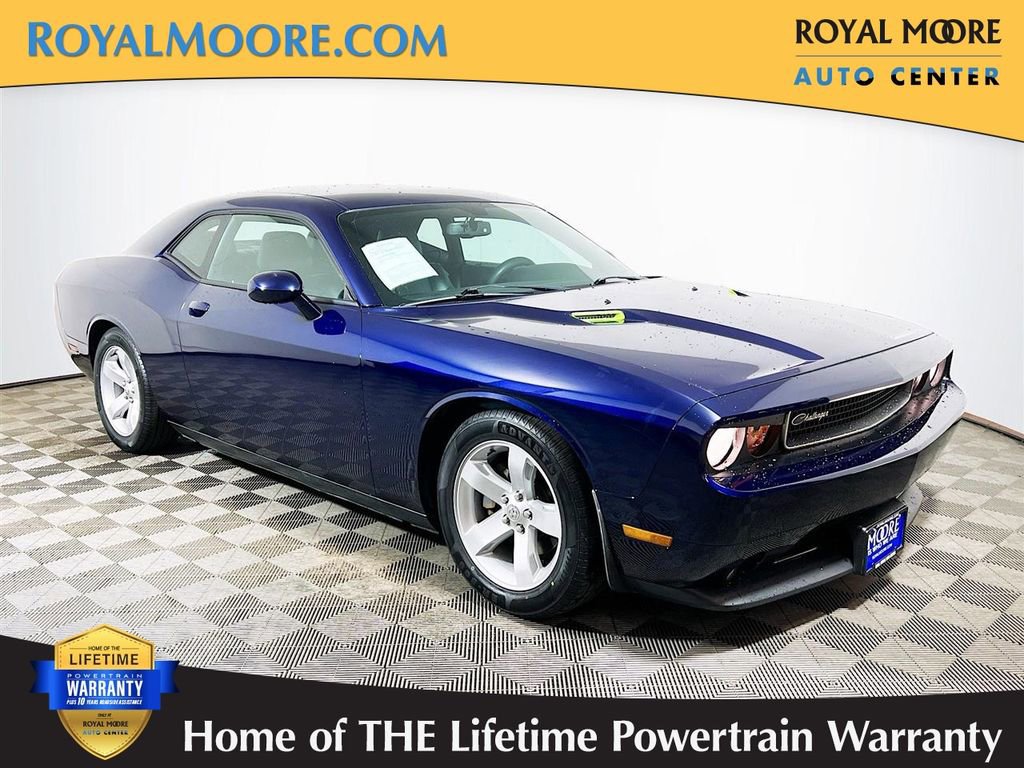 Used 2013 Dodge Challenger SXT image 1