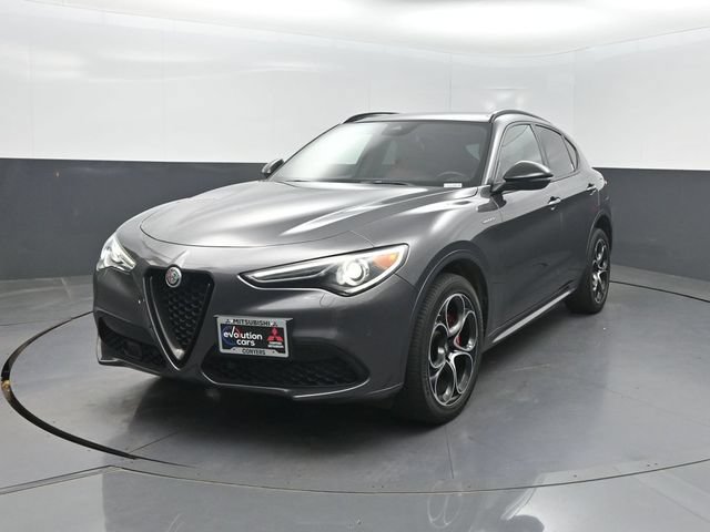 Used 2023 Alfa Romeo Stelvio Veloce AWD/4WD image 2