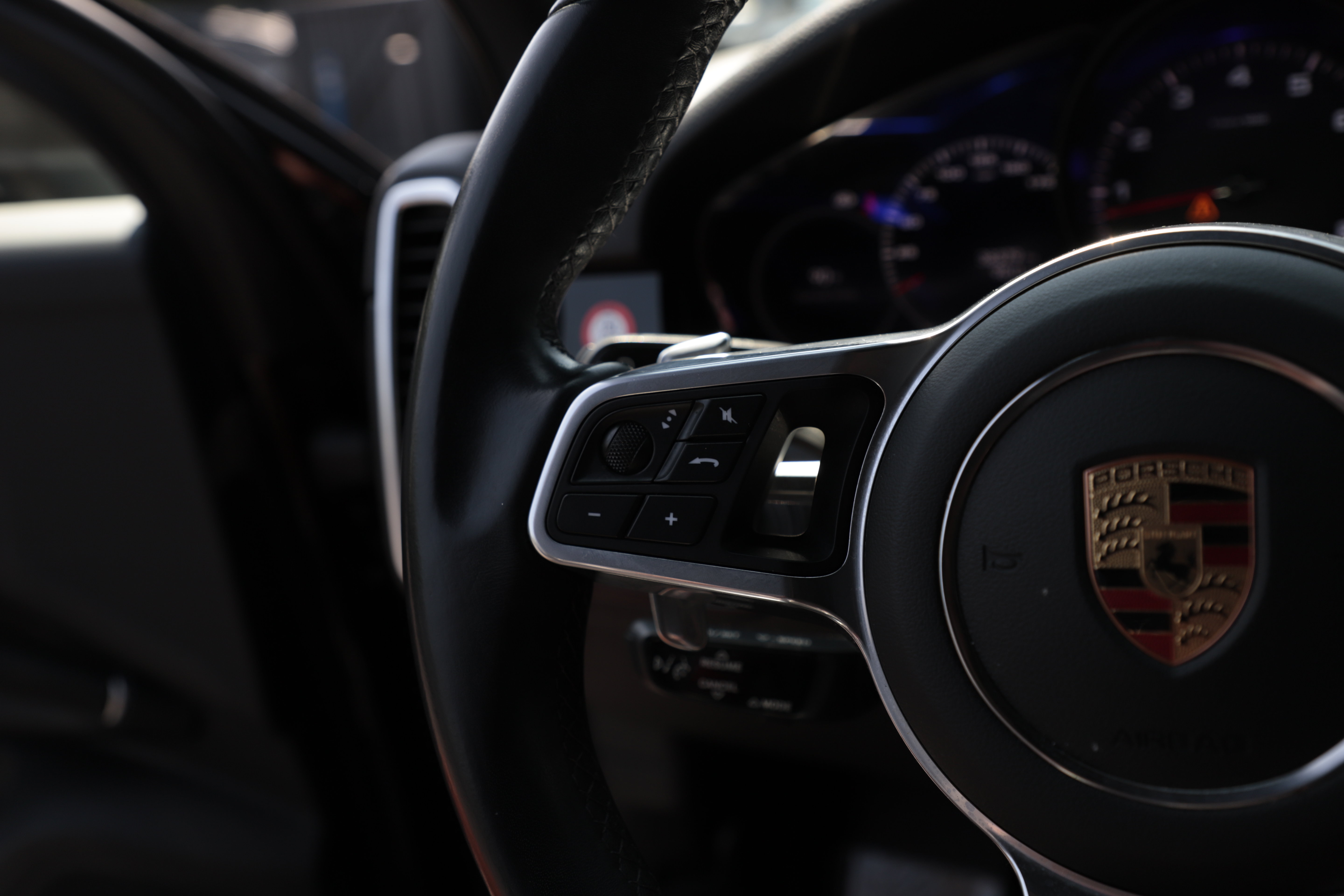 Used 2023 Porsche Cayenne Platinum Edition AWD/4WD image 23