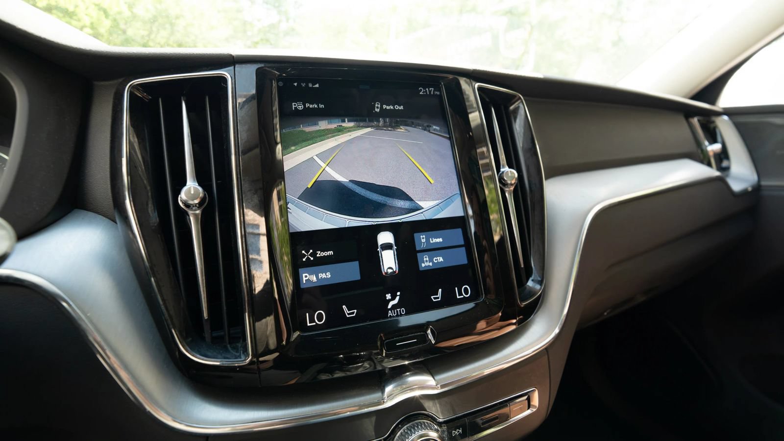 Used 2019 Volvo XC60 T5 Momentum w/ Multimedia Package AWD/4WD image 39