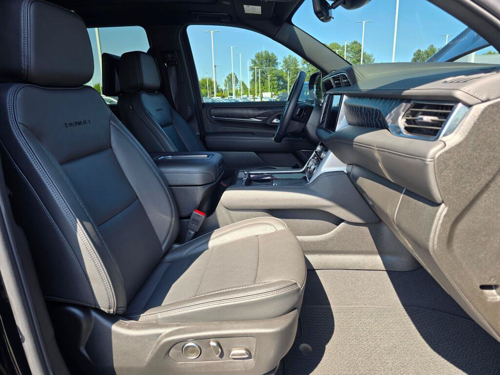 Used 2024 GMC Yukon Denali w/ Denali Reserve Package AWD/4WD image 33