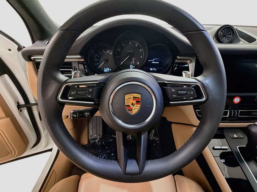 Used 2026 Porsche Macan AWD/4WD image 12