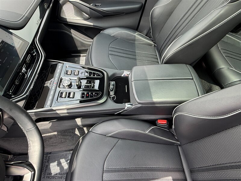 Used 2025 Aston Martin DBX 707 AWD/4WD image 28