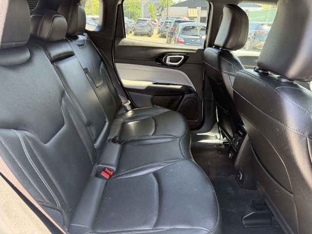 Used 2025 Jeep Compass Limited AWD/4WD image 13