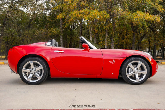 Used 2006 Pontiac Solstice Convertible w/ Premium Package image 9