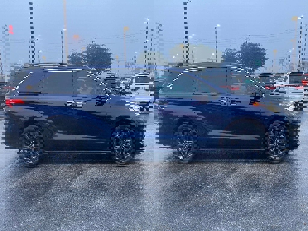 Certified 2022 Toyota Sienna XSE image 4