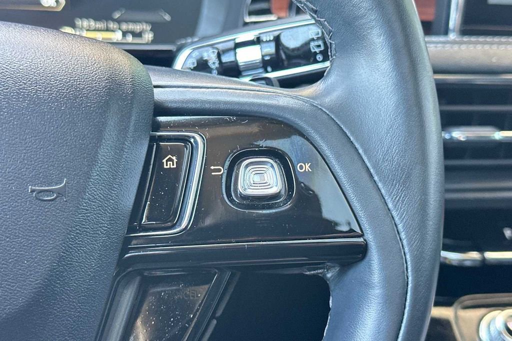 Used 2022 Lincoln Corsair Reserve w/ Equipment Group 201A image 28