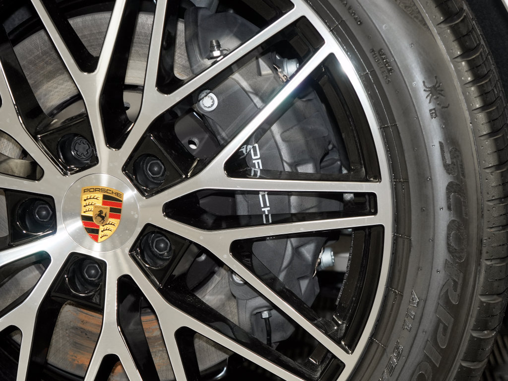 New 2026 Porsche Cayenne Coupe AWD/4WD image 14