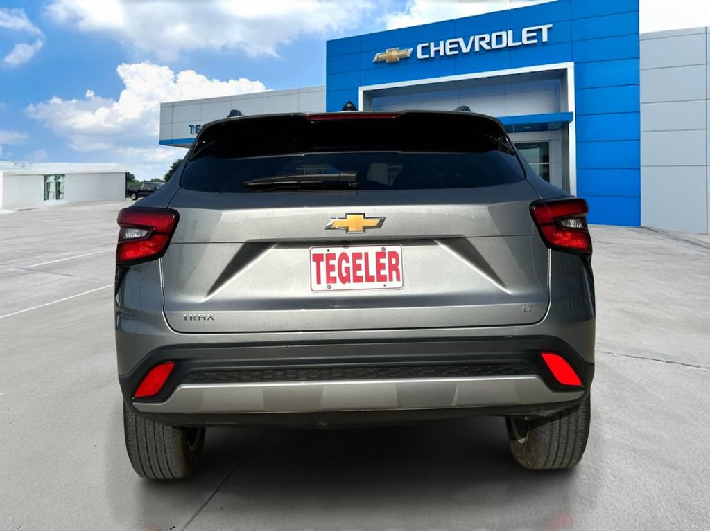Used 2026 Chevrolet Trax LT FWD image 6