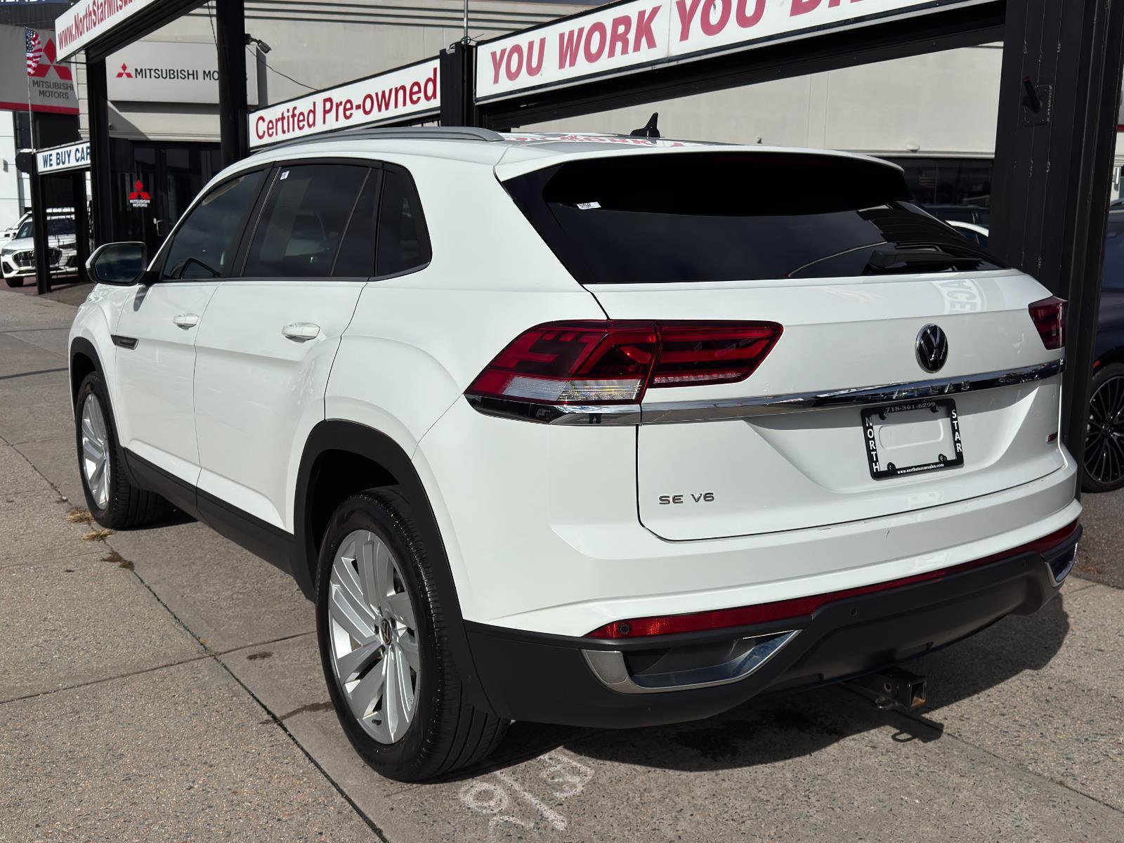 Used 2021 Volkswagen Atlas Cross Sport SE image 6