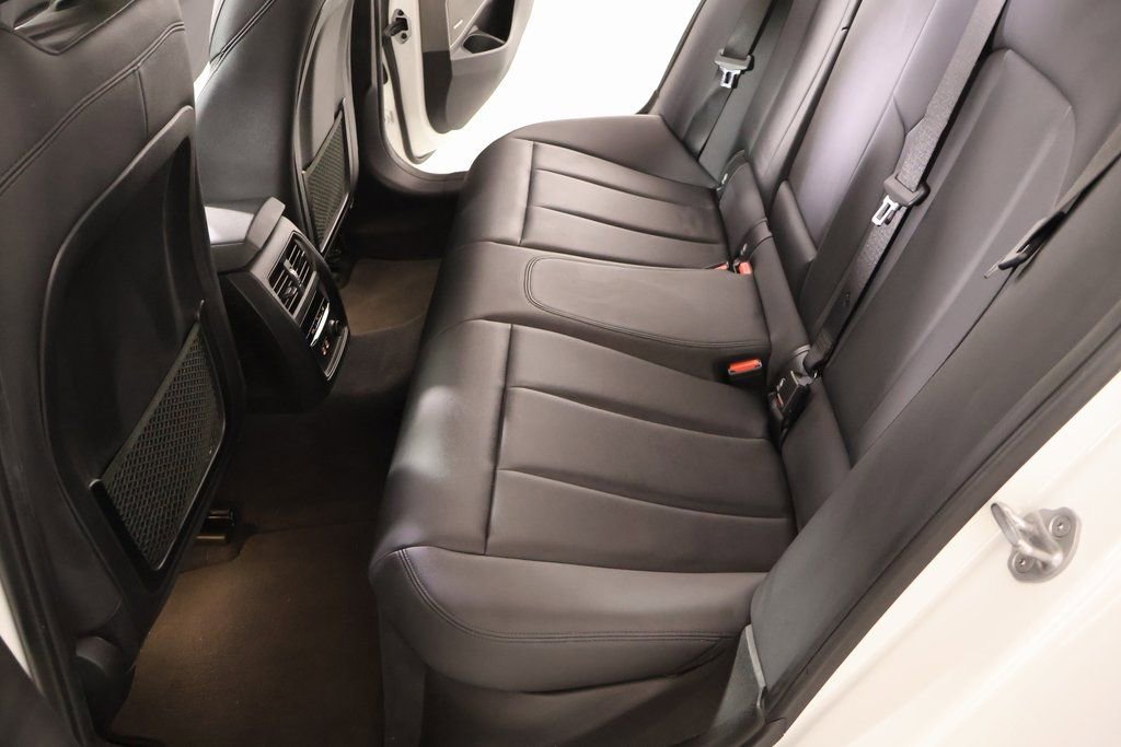 Used 2021 BMW 330e w/ Convenience Package image 13