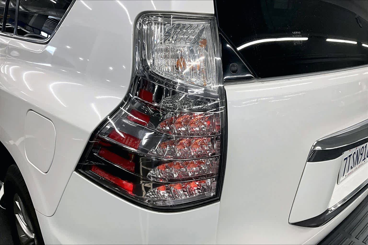 Used 2016 Lexus GX 460 Luxury w/ Preferred Accessory Package AWD/4WD image 28