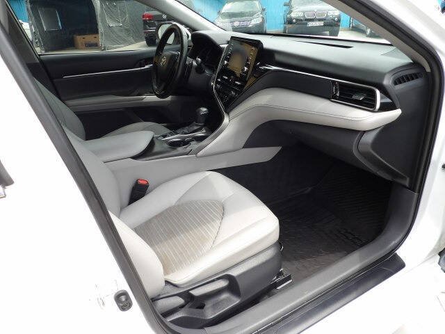 Used 2024 Toyota Camry SE FWD image 12