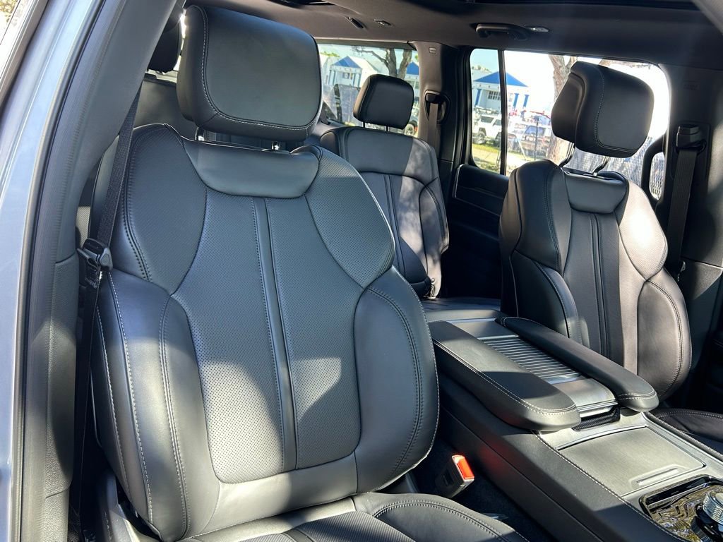 New 2025 Jeep Wagoneer L Series II w/ Premium Group I image 32
