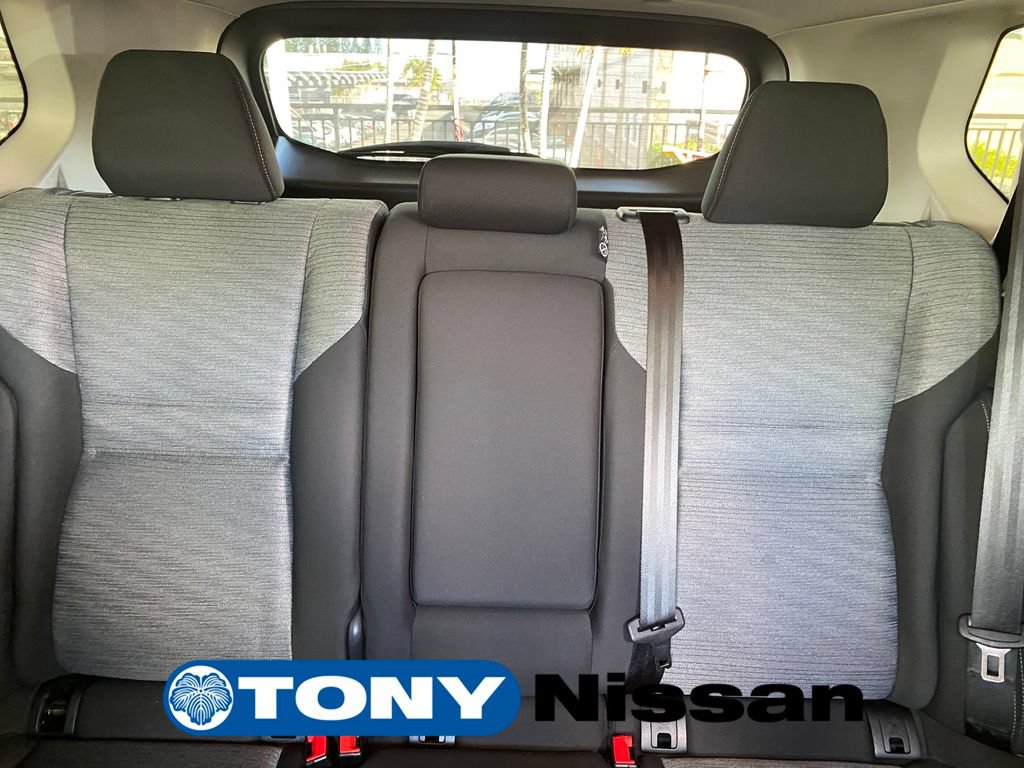 Used 2023 Nissan Rogue SV FWD image 18