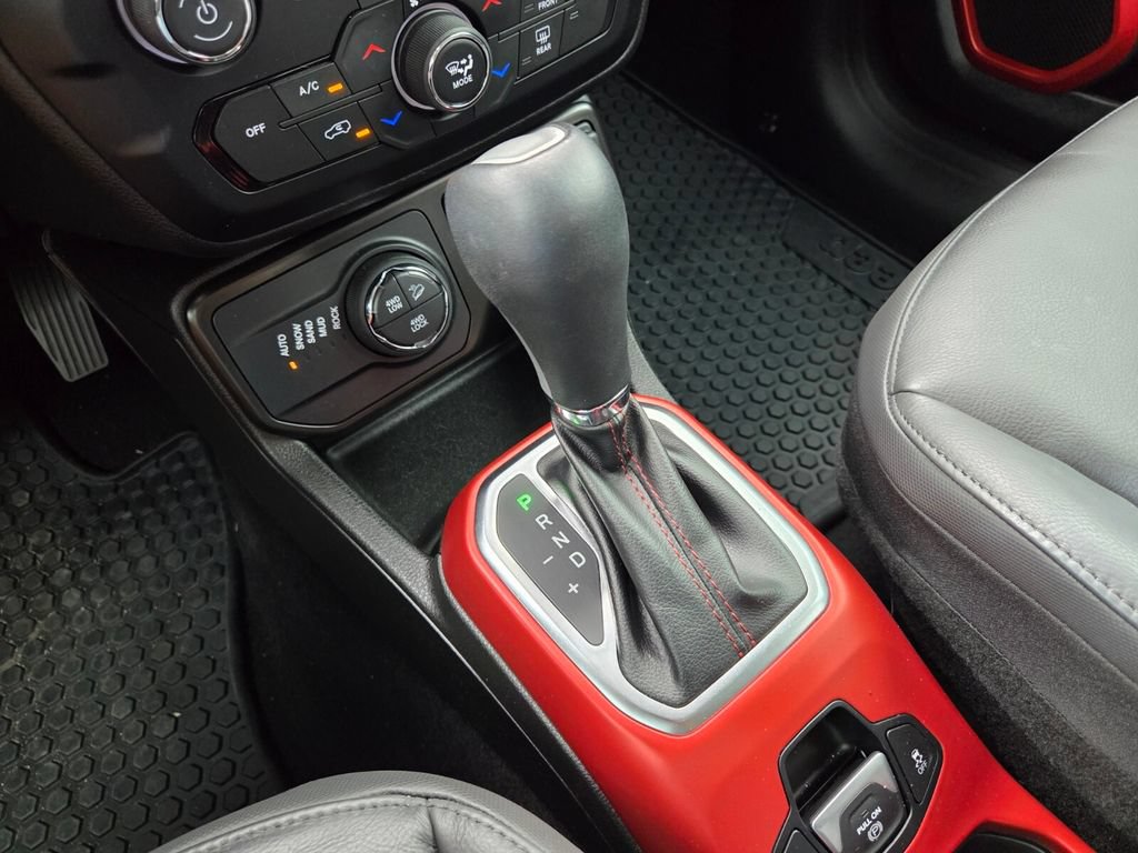 Used 2022 Jeep Renegade Trailhawk AWD/4WD image 27