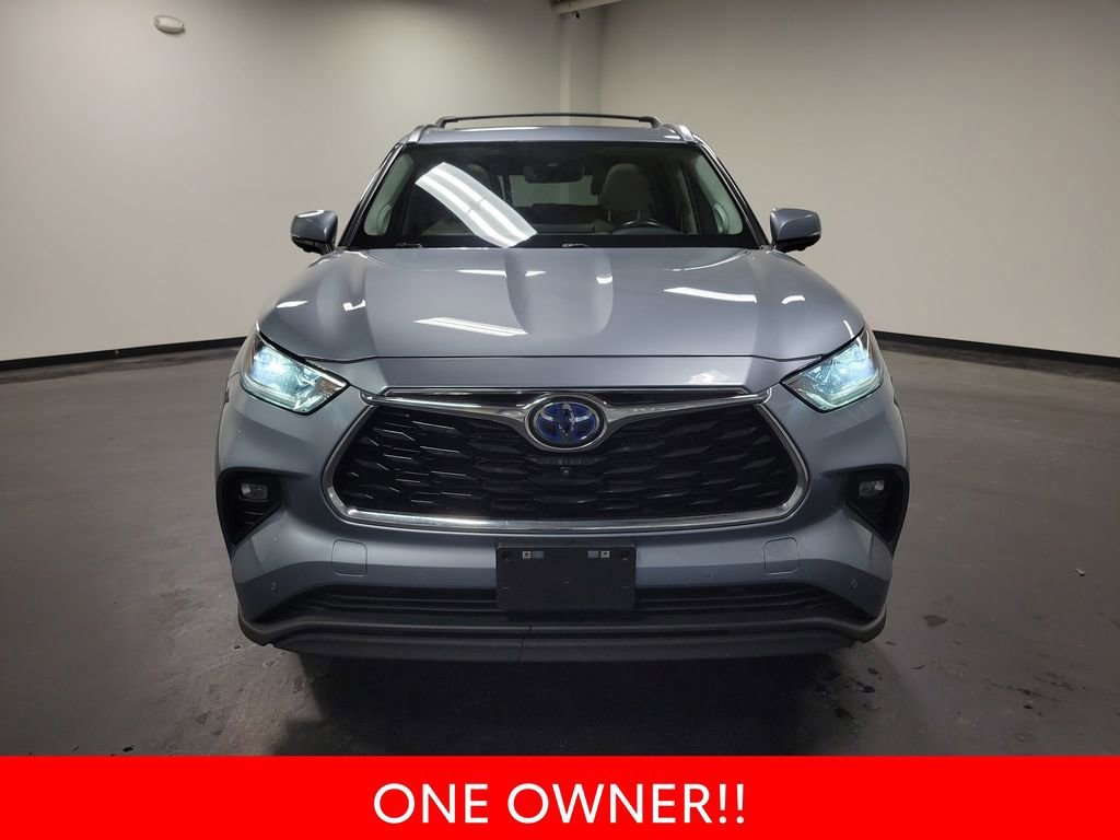 Used 2023 Toyota Highlander Limited image 3