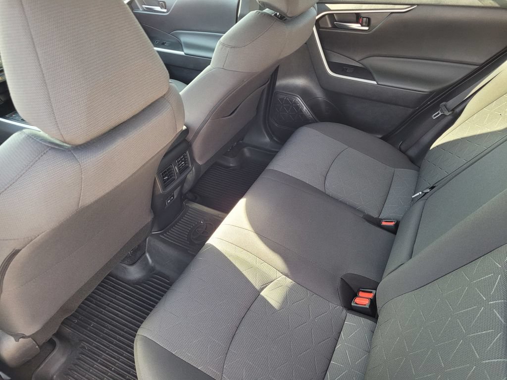 Used 2022 Toyota RAV4 XLE w/ Convenience Package FWD image 11