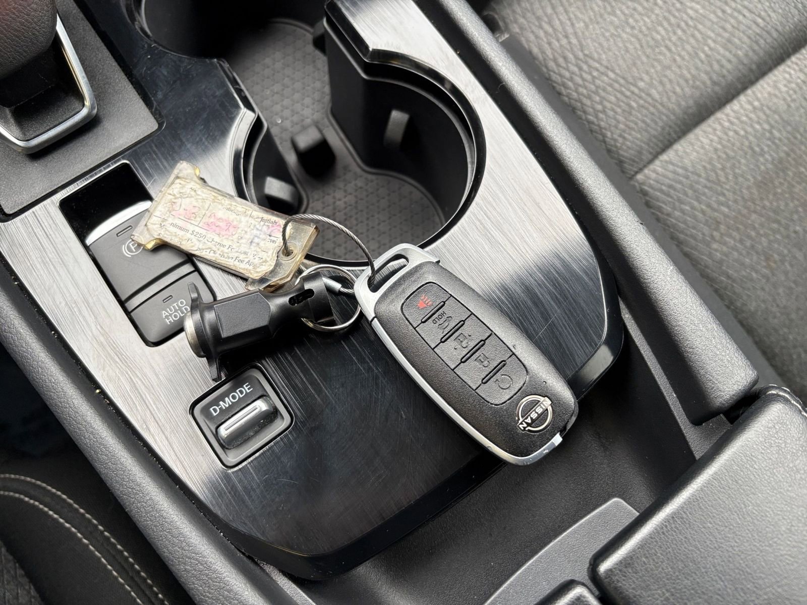 Used 2025 Nissan Rogue SV image 21