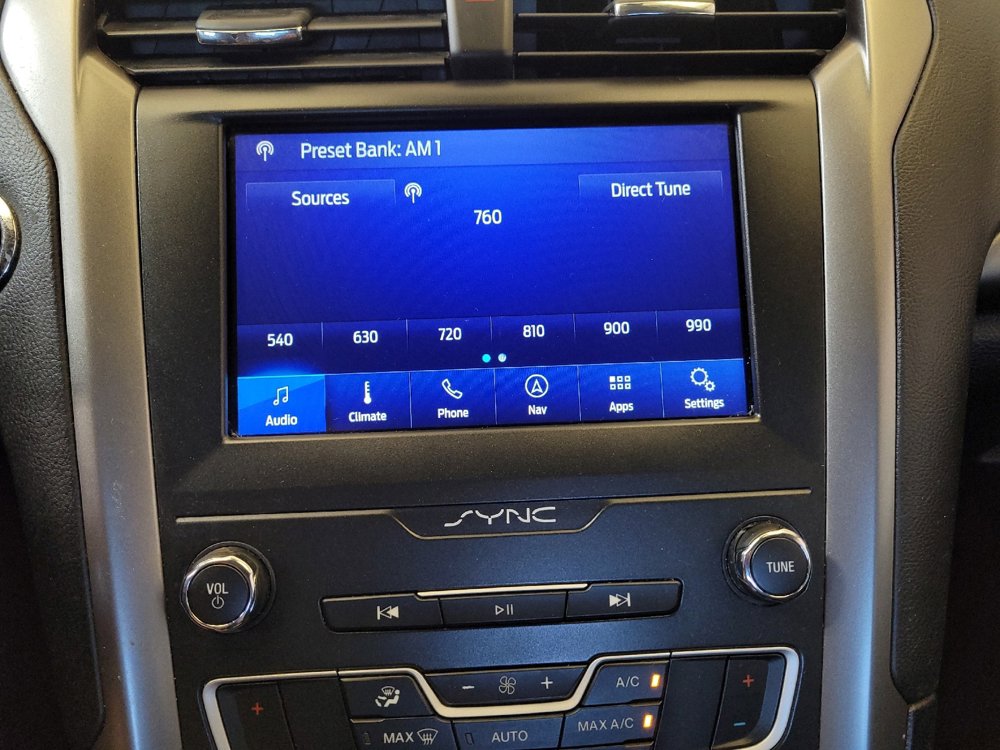 Used 2020 Ford Fusion SE image 25