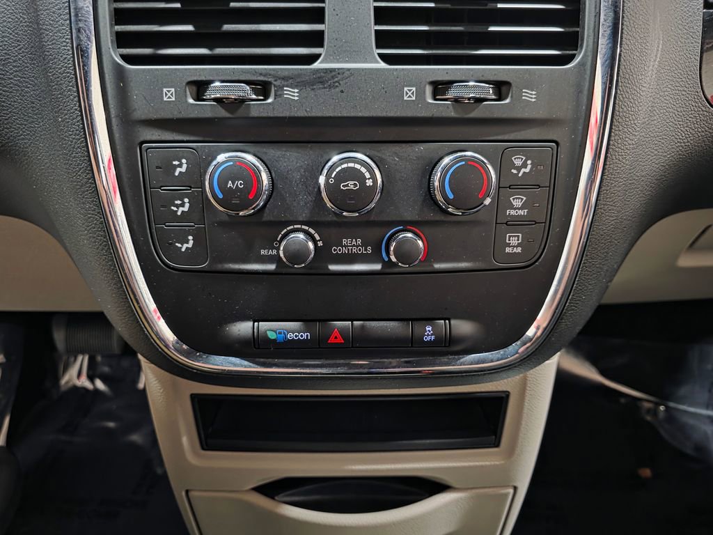 Used 2016 Dodge Grand Caravan SE FWD image 21
