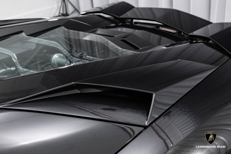 Used 2018 Lamborghini Aventador S image 19