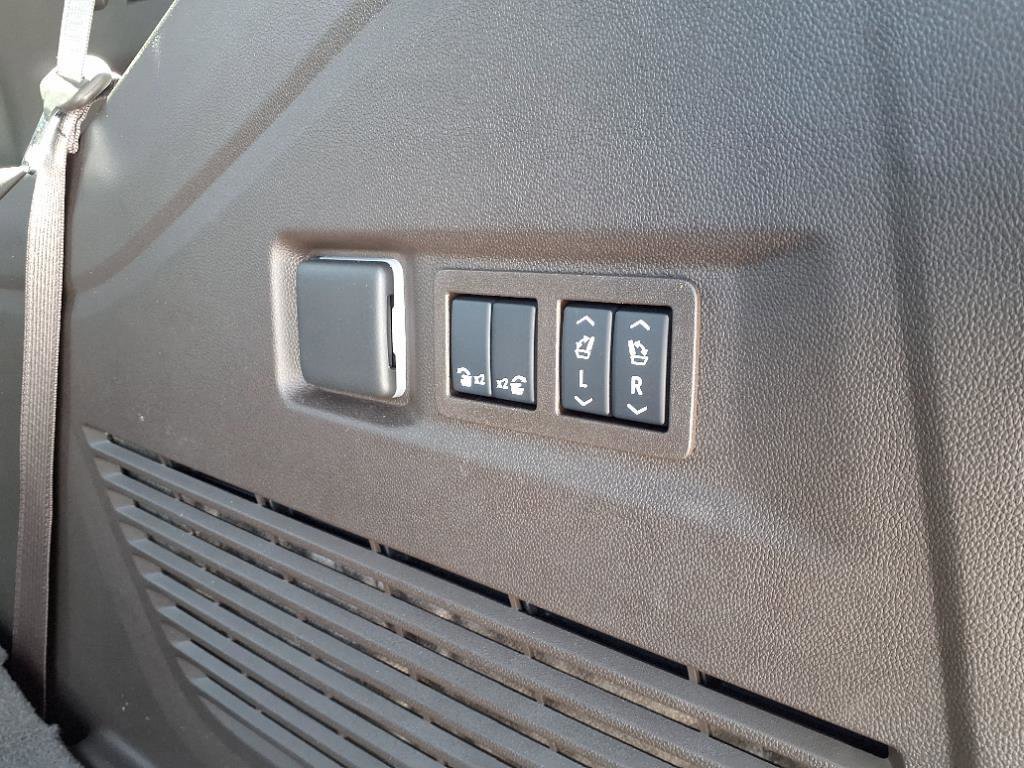 Used 2024 GMC Yukon Denali image 22