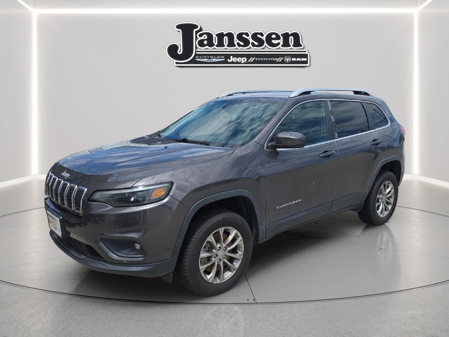 Used 2019 Jeep Cherokee Latitude Plus w/ Comfort/Convenience Group AWD/4WD image 1