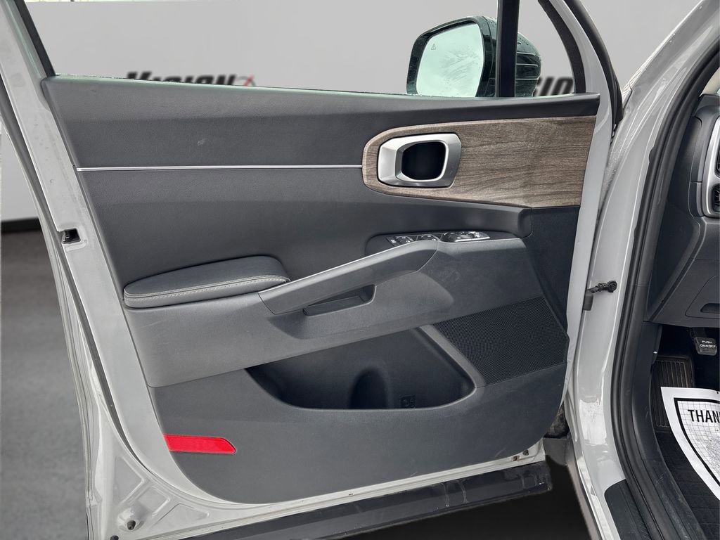 Certified 2022 Kia Sorento S w/ Panoramic Sunroof Package image 24