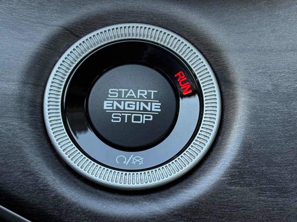 Used 2022 Jeep Grand Cherokee L Limited image 18