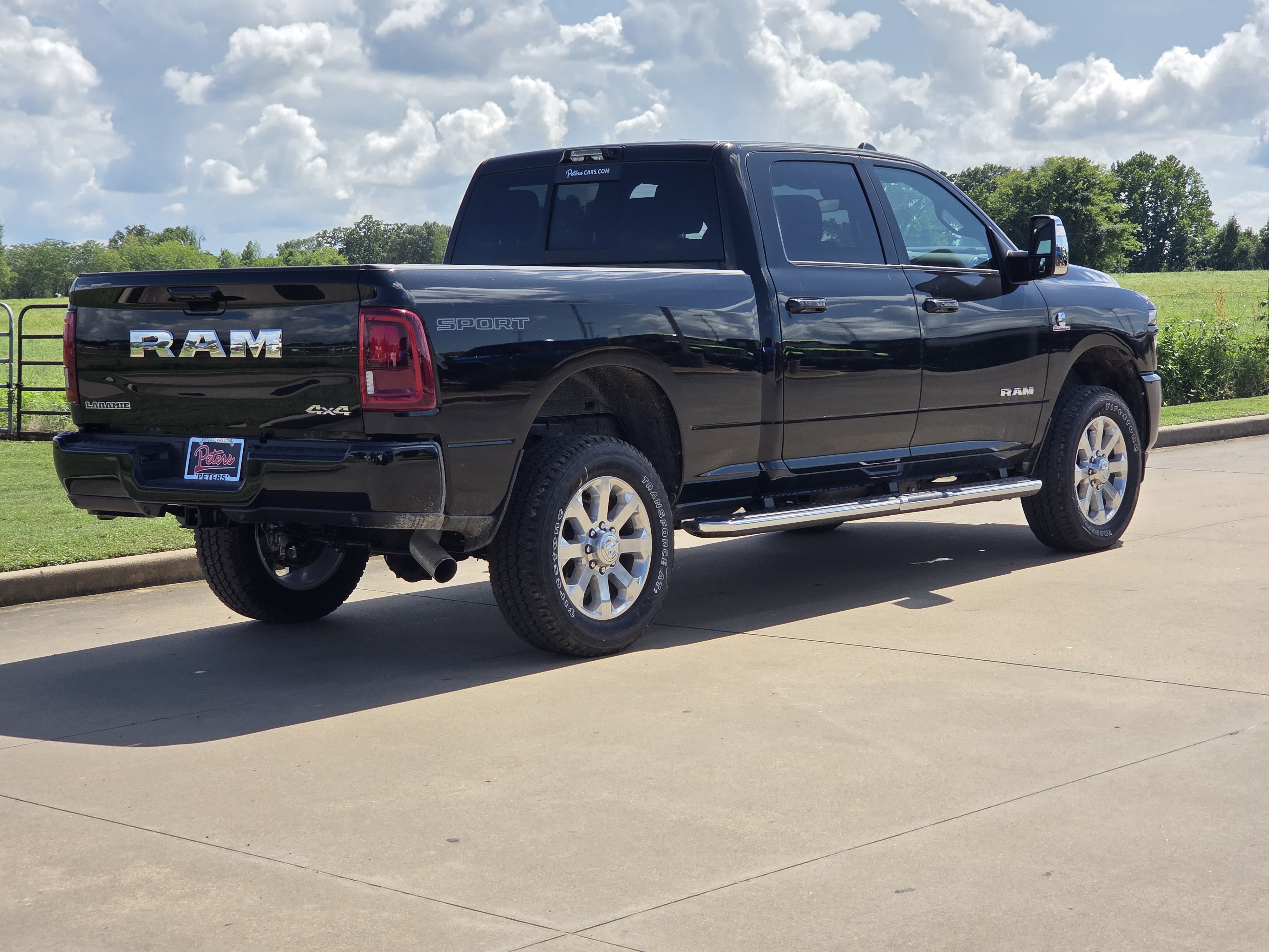 New 2026 RAM 2500 Laramie w/ Sport Appearance Package AWD/4WD image 3