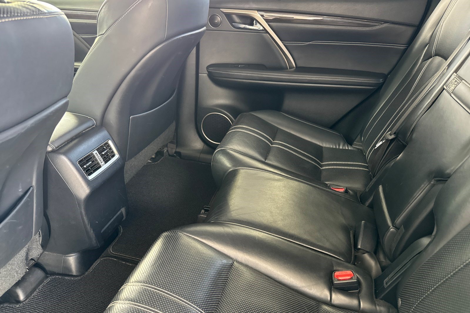 Used 2019 Lexus RX 350L Luxury w/ Accessory Package AWD/4WD image 15