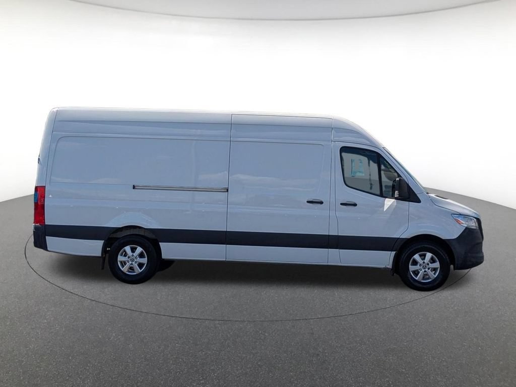 Used 2021 Mercedes-Benz Sprinter 2500 image 4