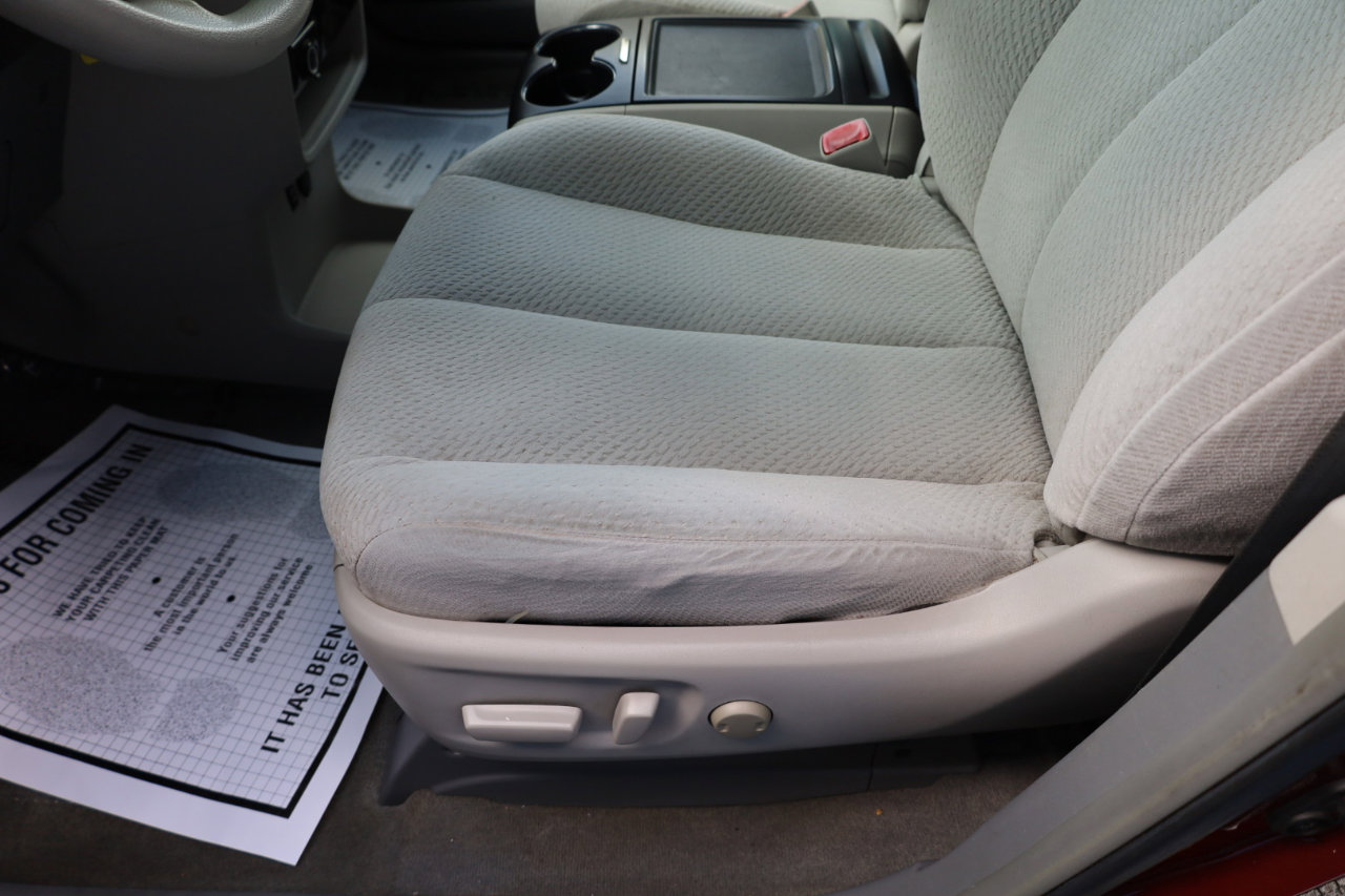 Used 2014 Toyota Sienna LE image 6