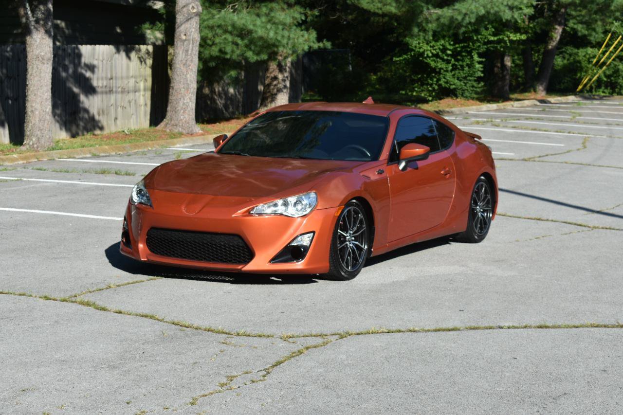Used 2014 Scion FR-S RWD image 2