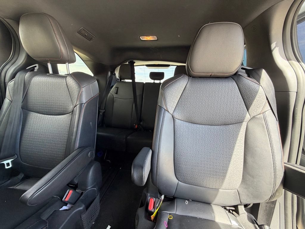 Used 2021 Toyota Sienna XSE FWD image 16