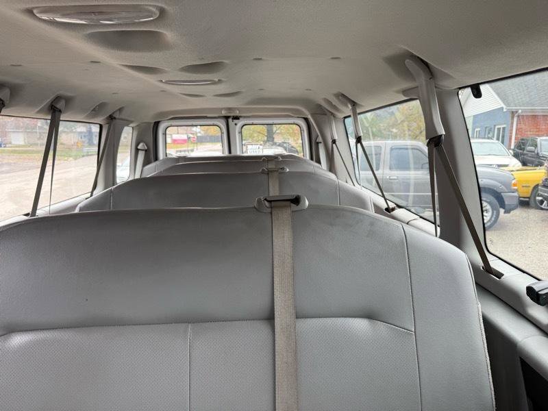 Used 2009 Ford E-350 and Econoline 350 Extended Wagon Super Duty RWD image 11