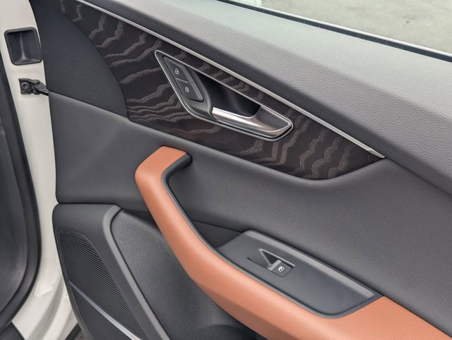 Used 2022 Audi Q8 Premium Plus w/ Premium Plus Package image 35