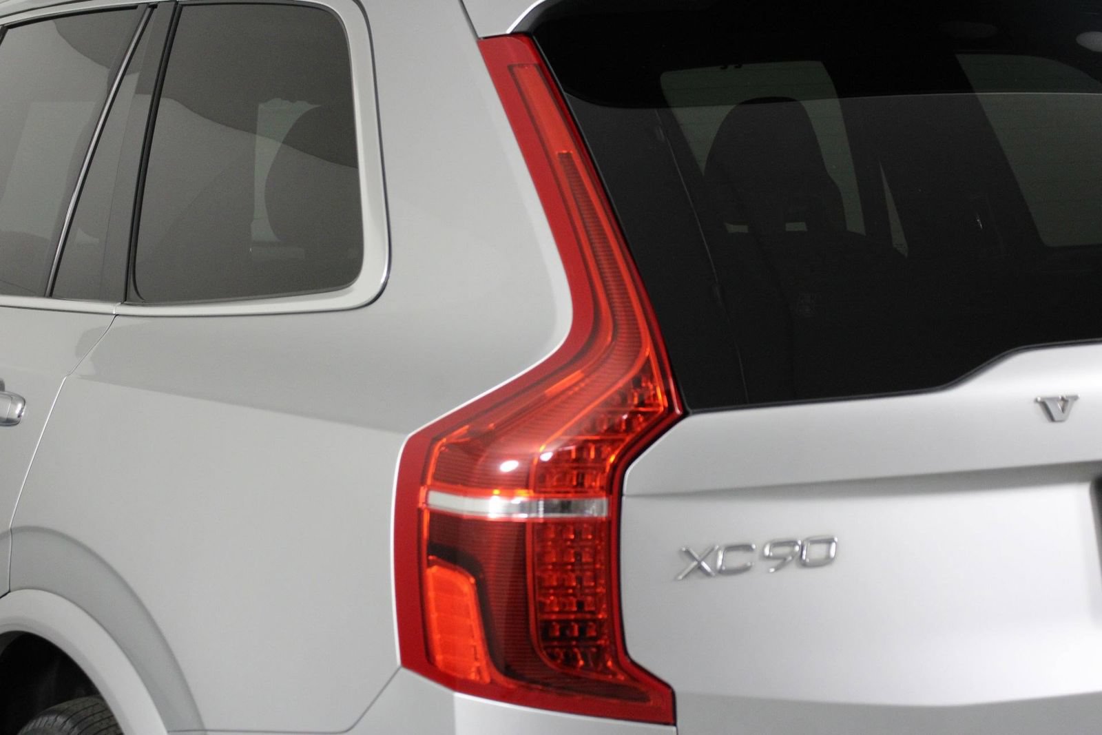 Used 2017 Volvo XC90 T8 Inscription w/ Luxury Package AWD/4WD image 18