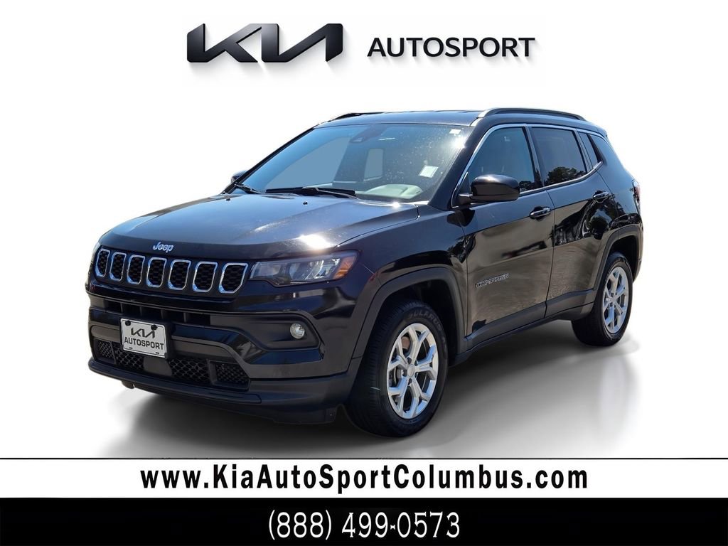 Used 2024 Jeep Compass Latitude AWD/4WD image 1