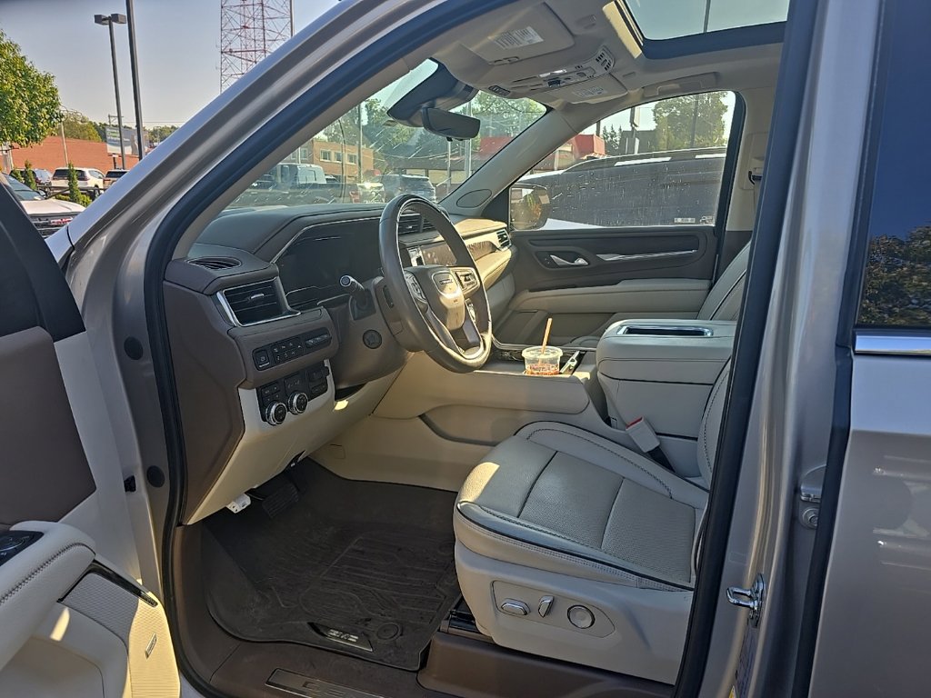 Used 2023 GMC Yukon Denali w/ Denali Reserve Package AWD/4WD image 4